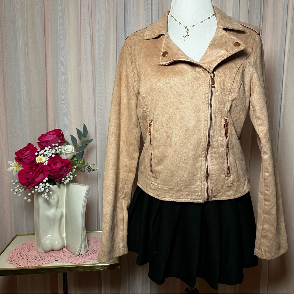 Chic Women's Light Pink Suede Jacket - image 2